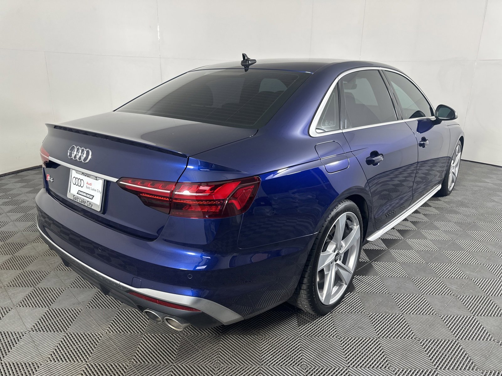 Used 2023 Audi S4 Premium w/ Convenience Package image 7