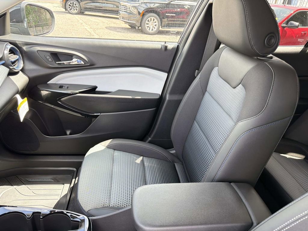 New 2026 Chevrolet Trax LT w/ LT Convenience Package FWD image 16