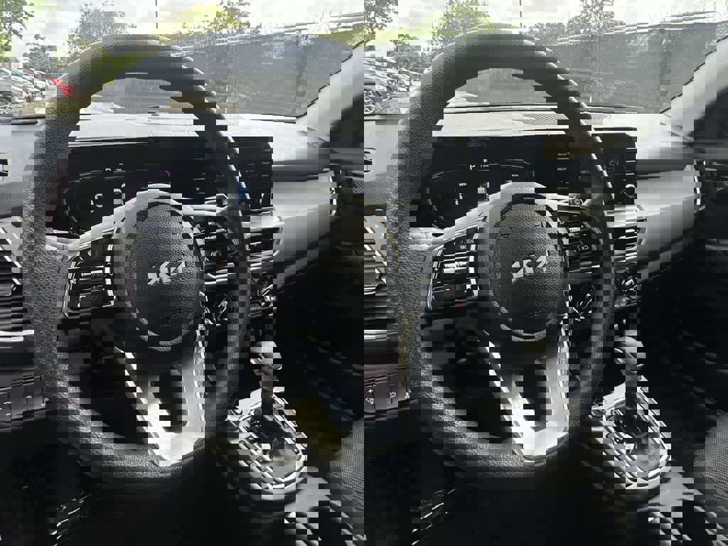 Certified 2024 Kia Seltos LX image 13