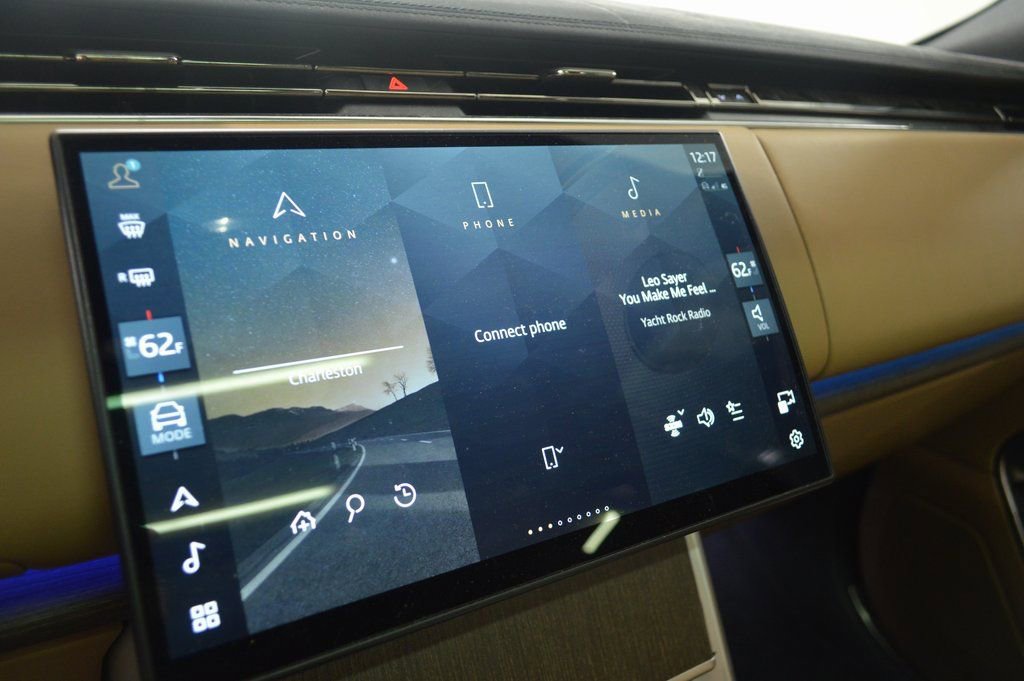 Used 2024 Land Rover Range Rover Long Wheelbase SE image 21