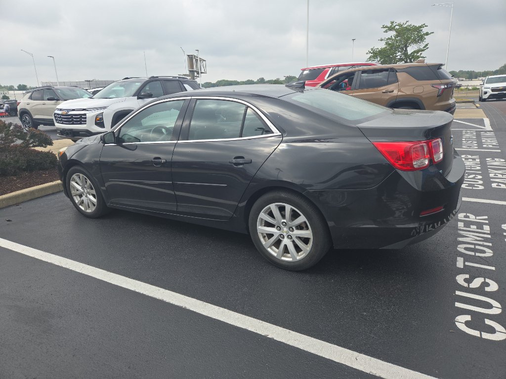 Used 2015 Chevrolet Malibu LT w/ Leather Package FWD image 2
