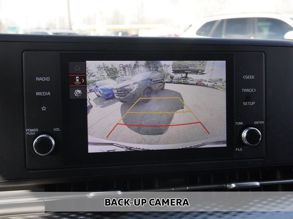 Used 2023 Kia Carnival LX image 6