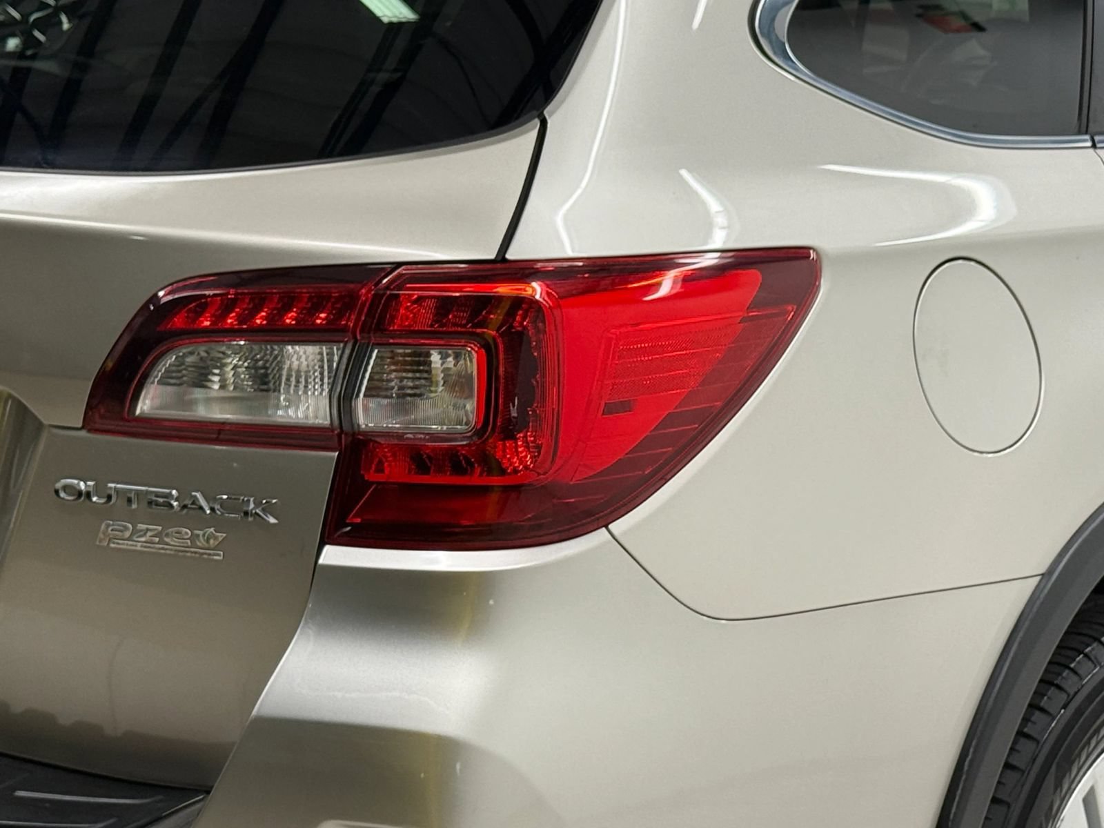 Used 2017 Subaru Outback 2.5i Premium AWD/4WD image 10