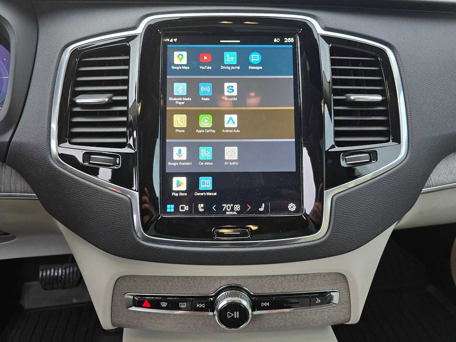 Certified 2023 Volvo XC90 T8 Plus w/ Protection Package Premier image 24