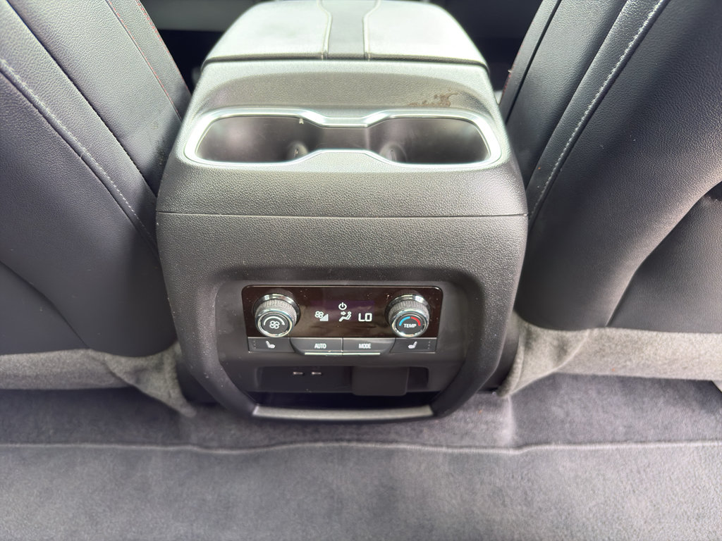 Used 2024 Chevrolet Traverse RS FWD image 28