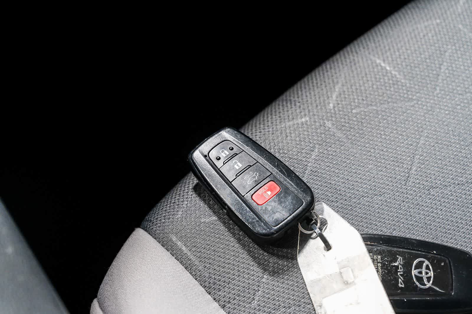 Certified 2022 Toyota RAV4 XLE w/ Convenience Package FWD image 30