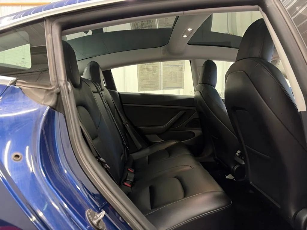 Used 2020 Tesla Model 3 Standard Range RWD image 18