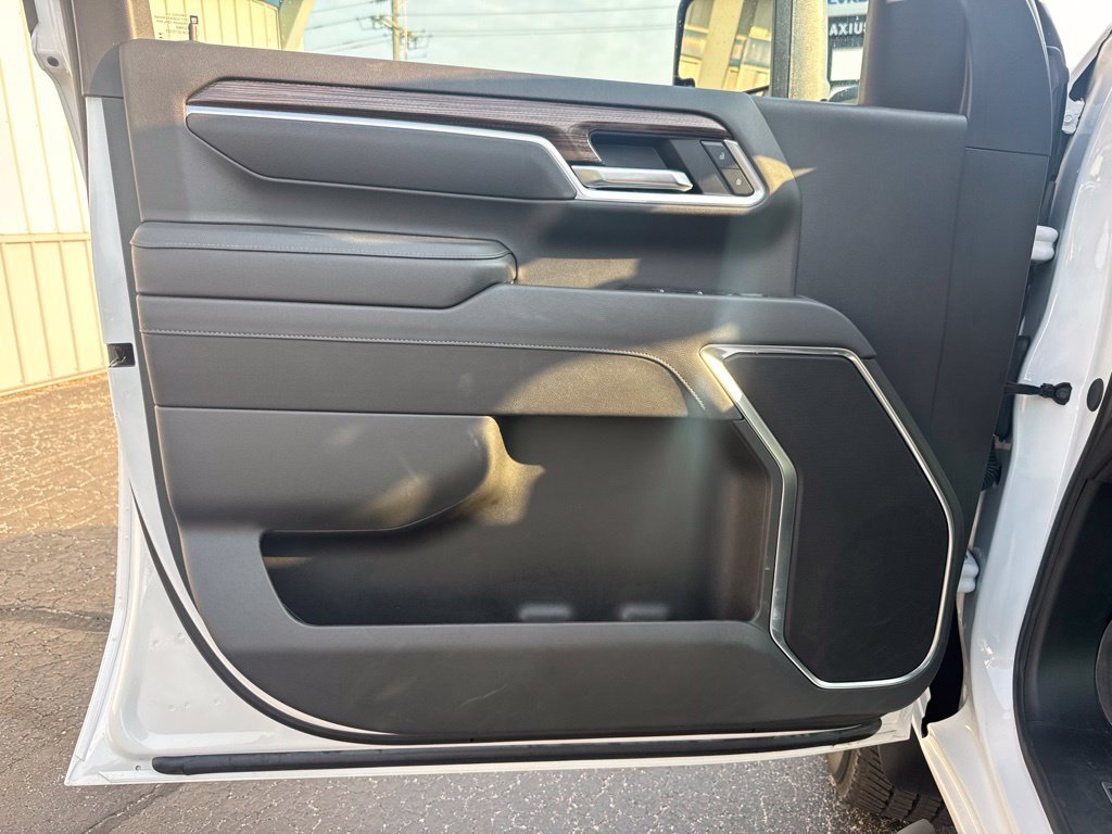 Used 2025 Chevrolet Silverado 2500 LT AWD/4WD image 14