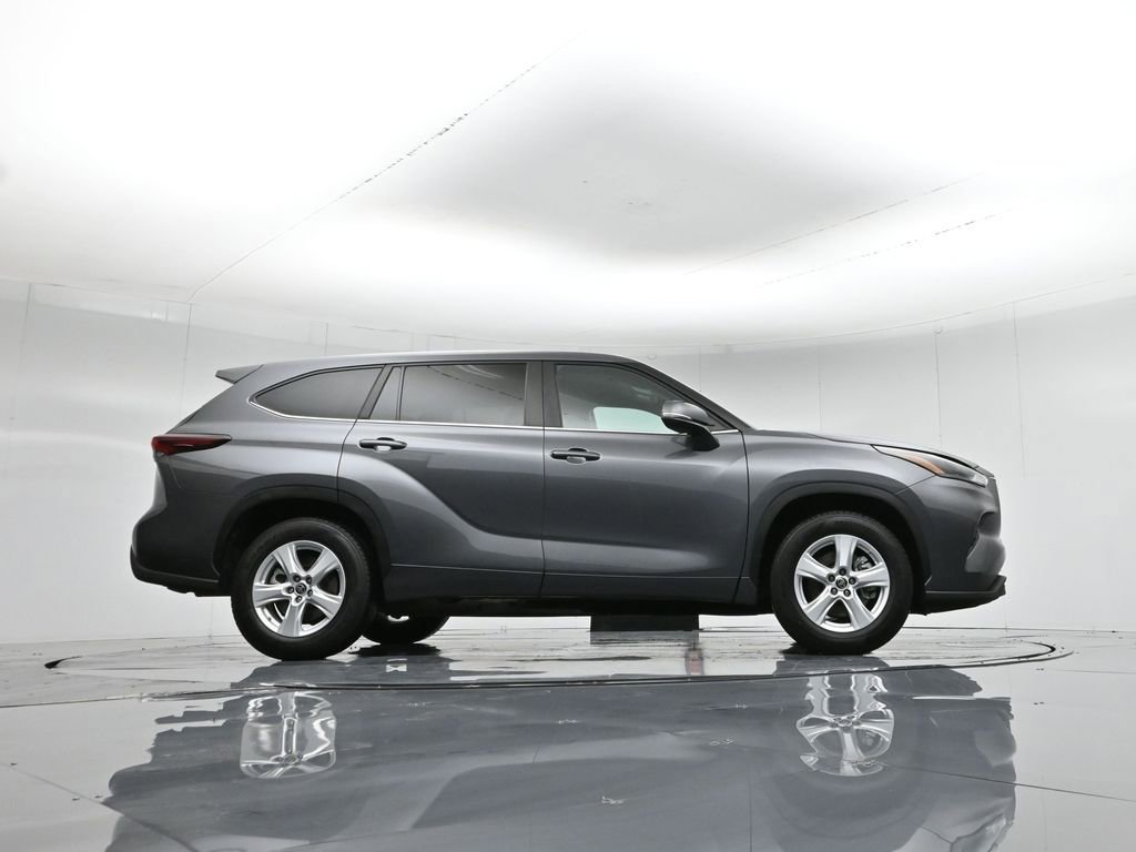 Used 2024 Toyota Highlander LE image 54