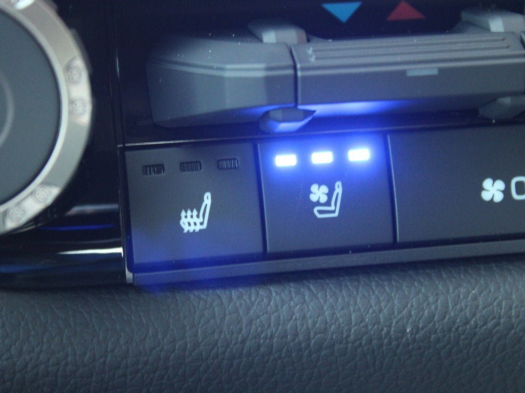 Used 2025 Toyota Tundra Limited AWD/4WD image 15
