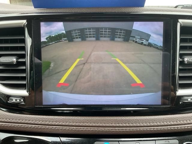 Used 2021 Chrysler Pacifica Touring FWD image 35