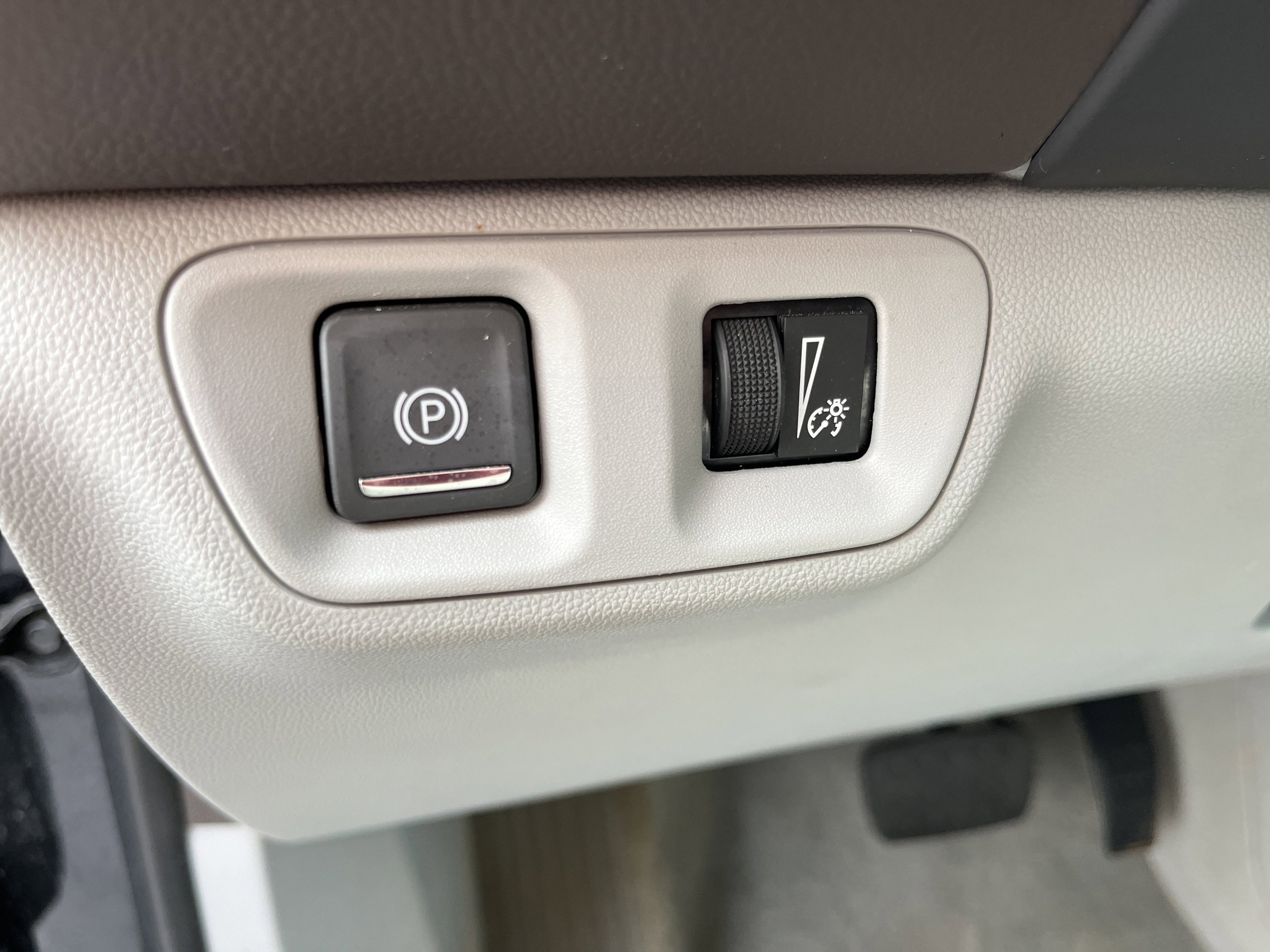 Used 2023 GMC Acadia SLT image 12