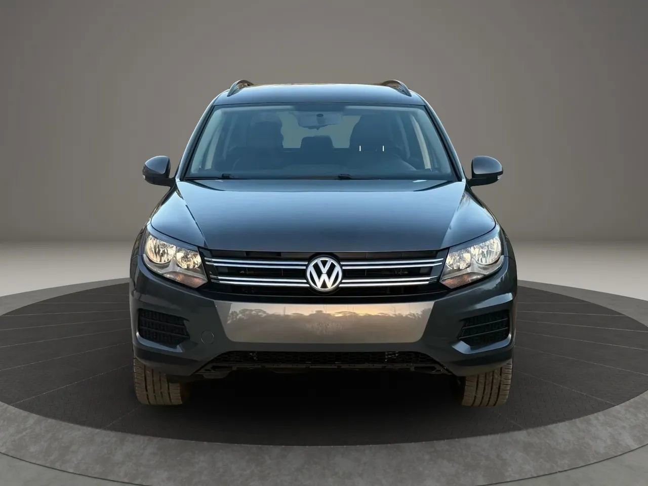 Used 2015 Volkswagen Tiguan SE image 8