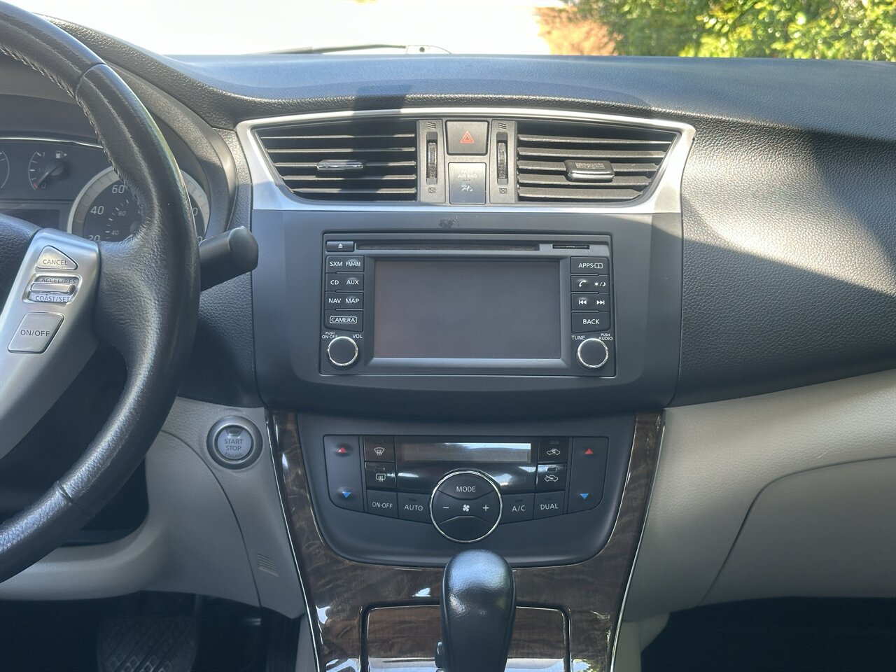 Used 2015 Nissan Sentra SL w/ SL Premium Package FWD image 7