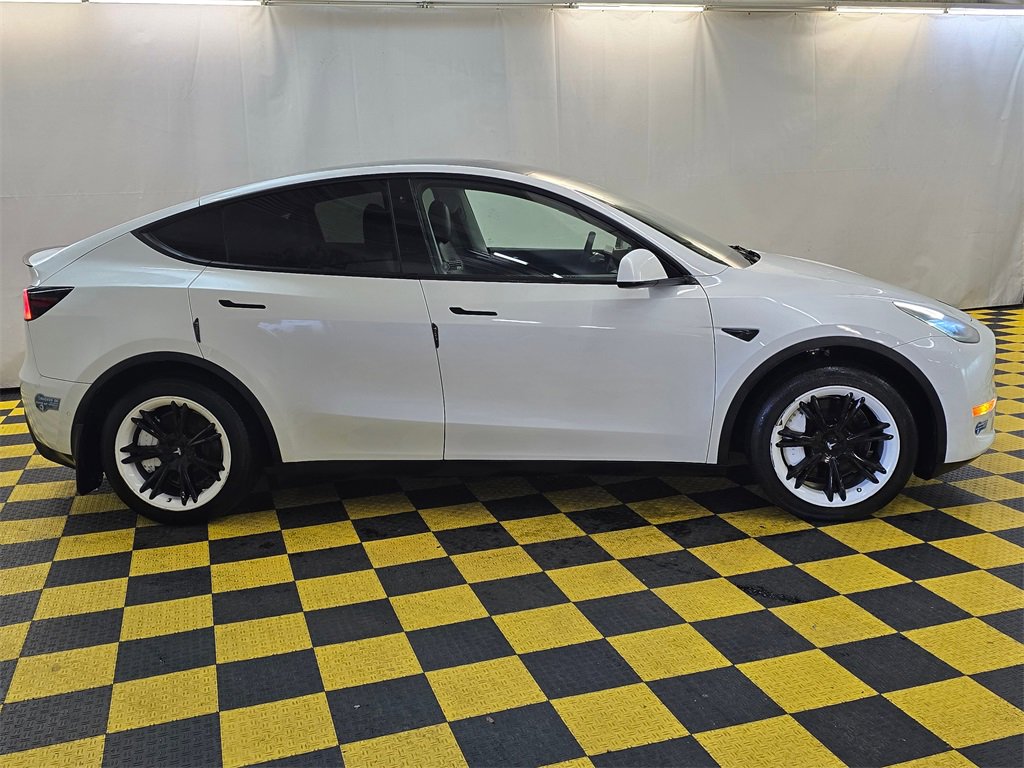 Used 2021 Tesla Model Y Long Range image 2