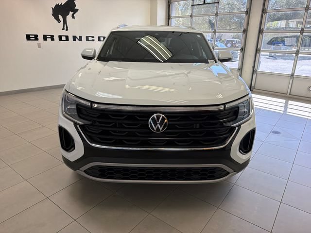 Used 2024 Volkswagen Atlas Cross Sport SE AWD/4WD image 2