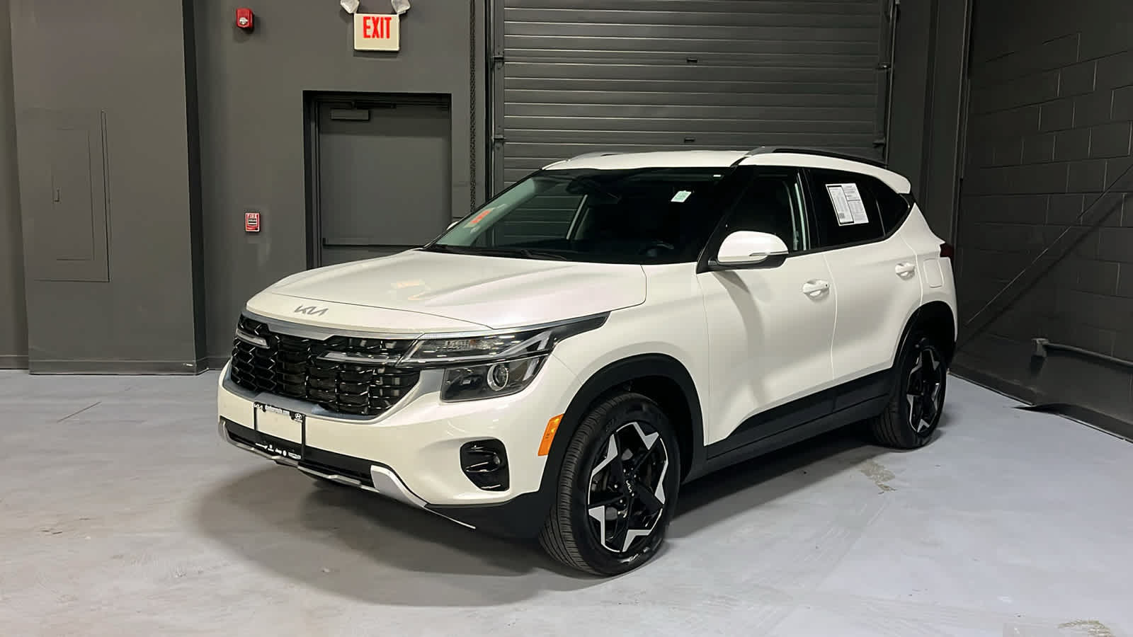 Used 2024 Kia Seltos EX FWD image 3