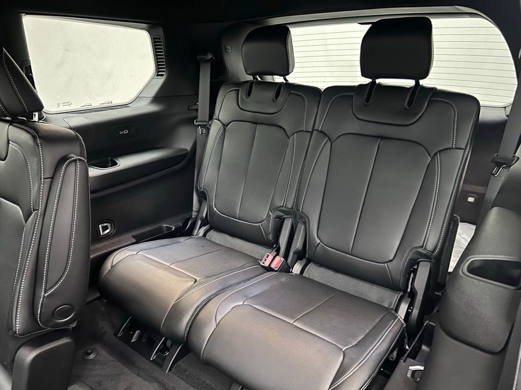 New 2025 Jeep Grand Cherokee L Limited w/ Black Appearance Package image 15