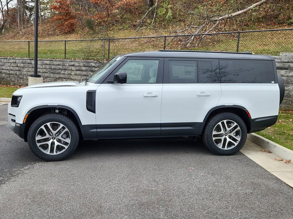 Used 2025 Land Rover Defender 130 S image 6