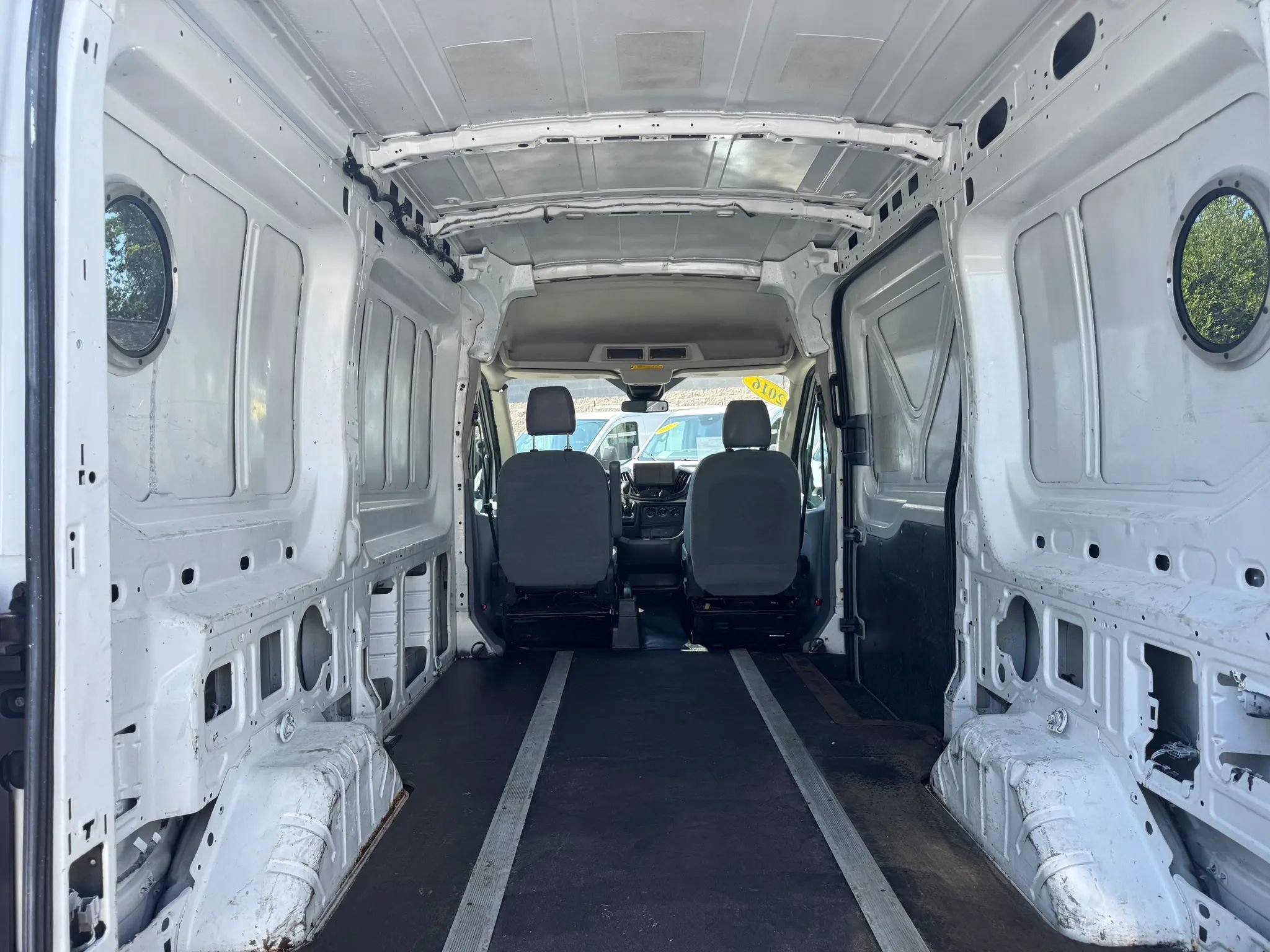 Used 2016 Ford Transit 250 130 Medium Roof RWD image 22
