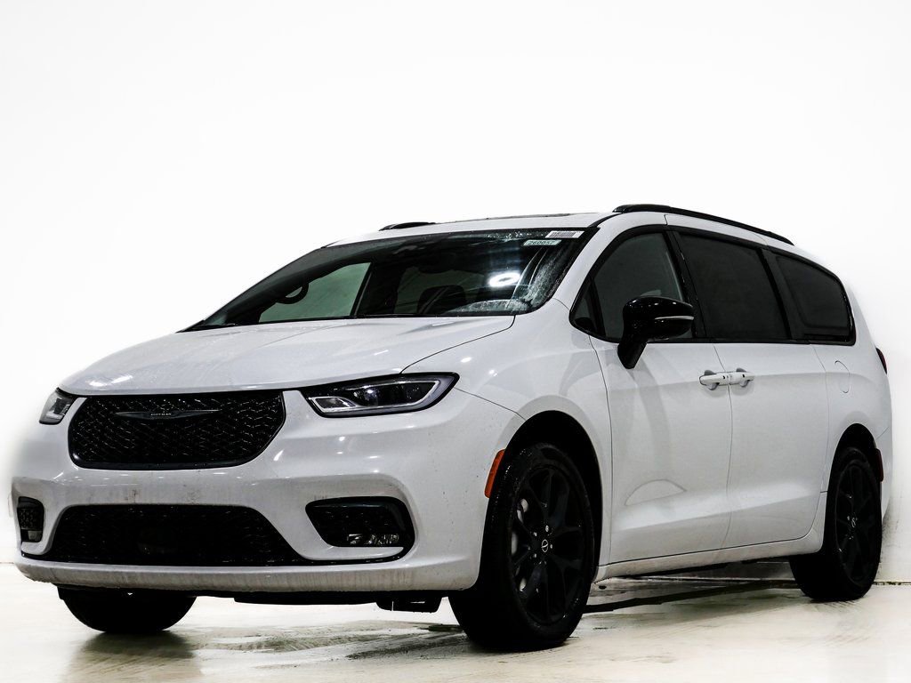 New 2026 Chrysler Pacifica Limited w/ S Appearance Package AWD/4WD image 3