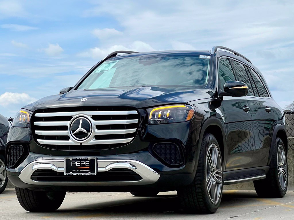 Used 2026 Mercedes-Benz GLS 450 4MATIC image 4