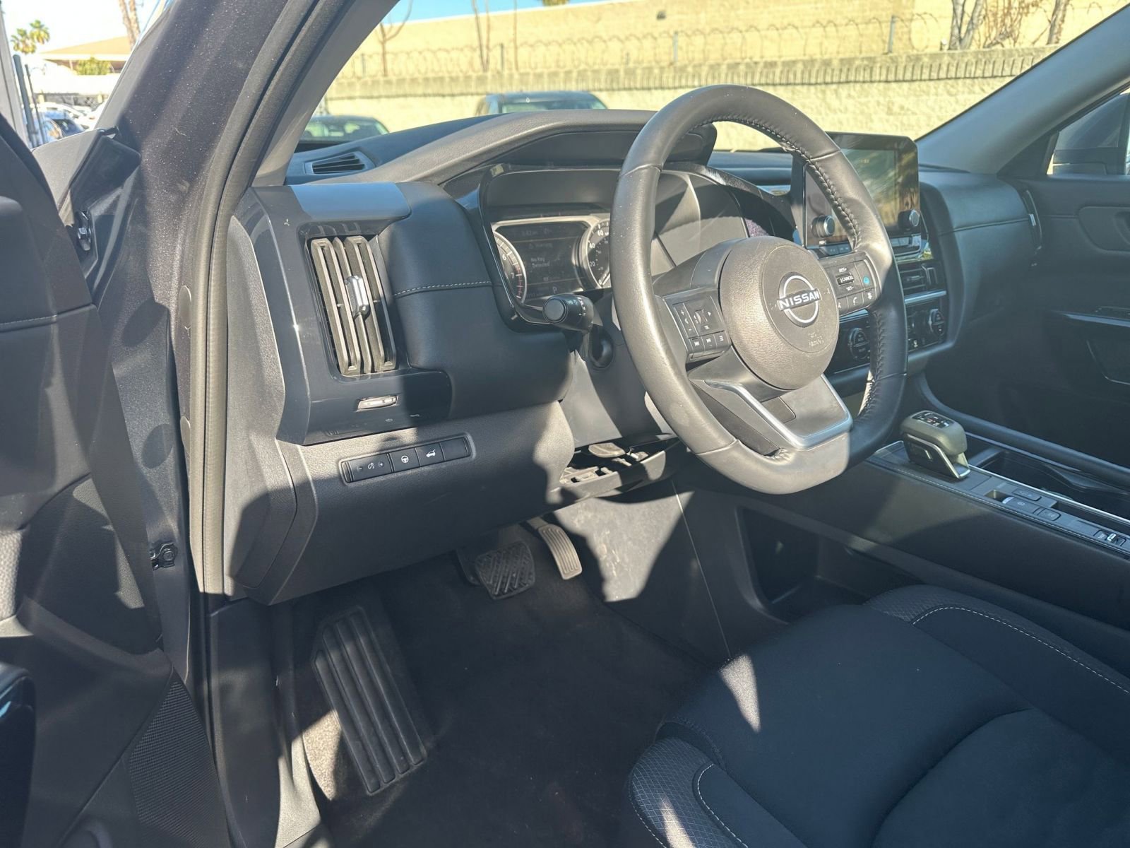 Used 2025 Nissan Pathfinder SV image 37