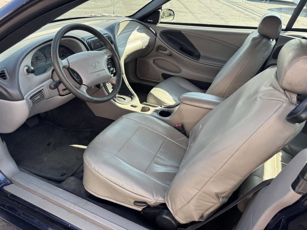 Used 2001 Ford Mustang Convertible image 7