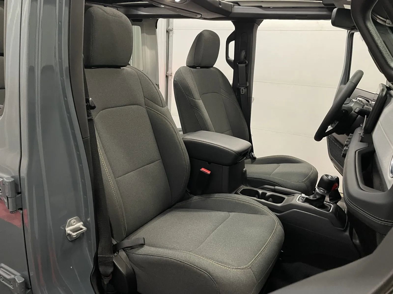 Used 2025 Jeep Wrangler Unlimited Sahara w/ Safety Group AWD/4WD image 46