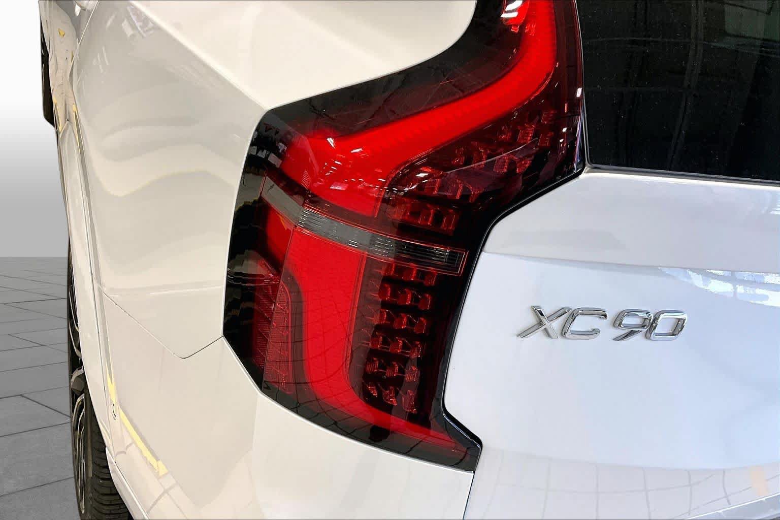 New 2026 Volvo XC90 B6 Plus w/ Protection Package Premier AWD/4WD image 5