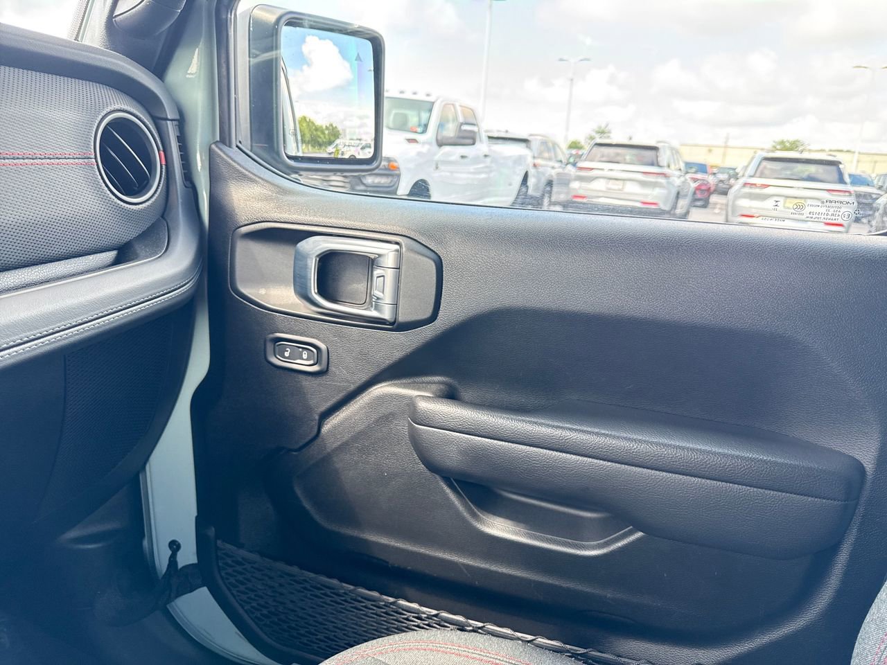 Certified 2024 Jeep Wrangler Unlimited Rubicon w/ Safety Group image 21