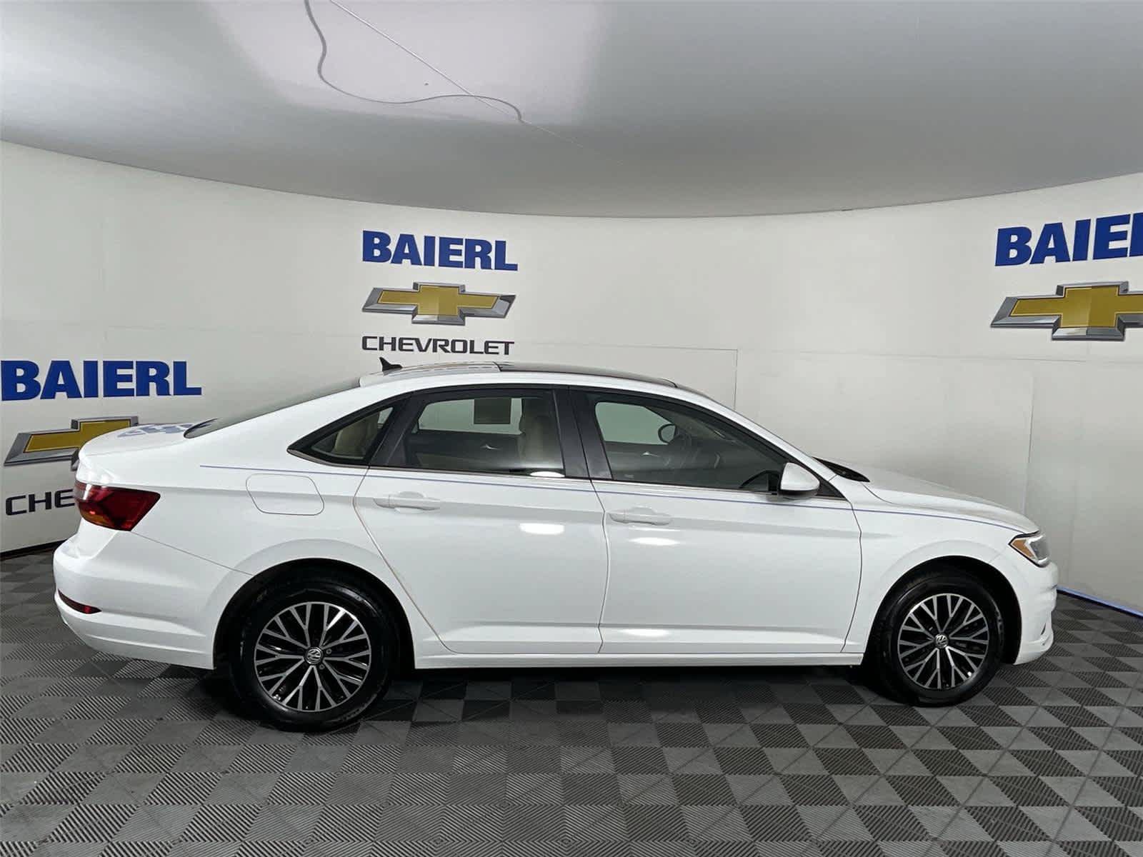 Used 2019 Volkswagen Jetta SEL w/ Cold Weather Package FWD image 6