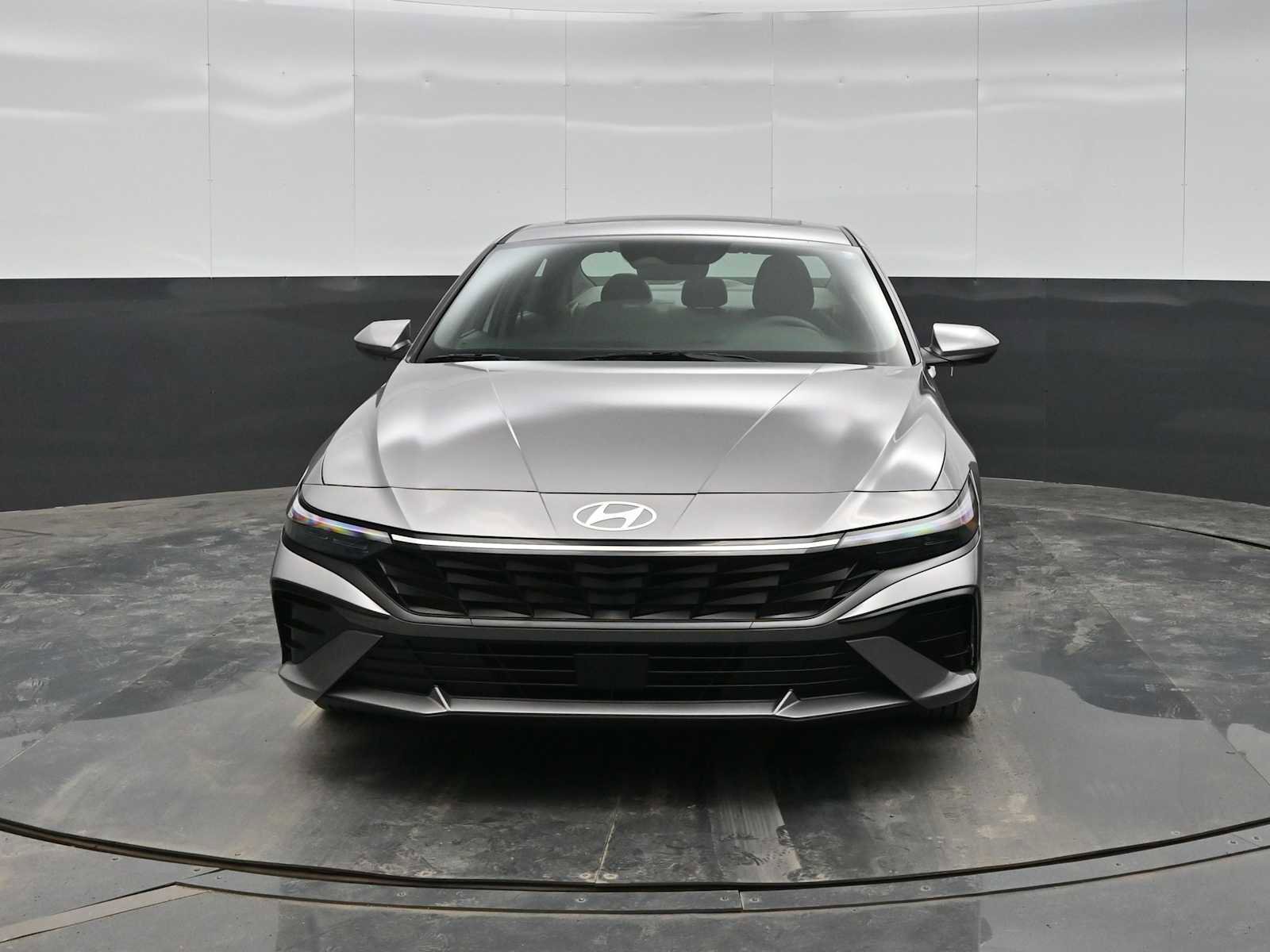 Certified 2025 Hyundai Elantra SEL image 3