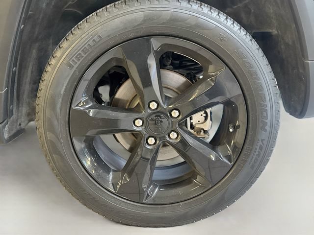 Used 2024 Jeep Grand Cherokee Limited w/ Black Appearance Package RWD image 32