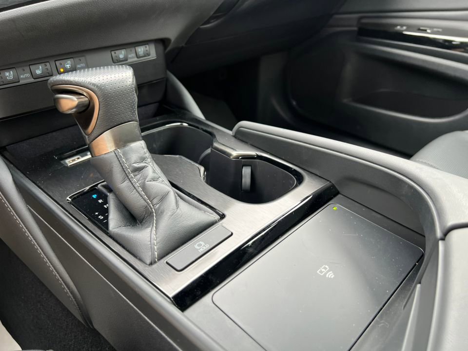 Used 2023 Lexus ES 350 F Sport w/ Accessory Package (Z2) FWD image 29