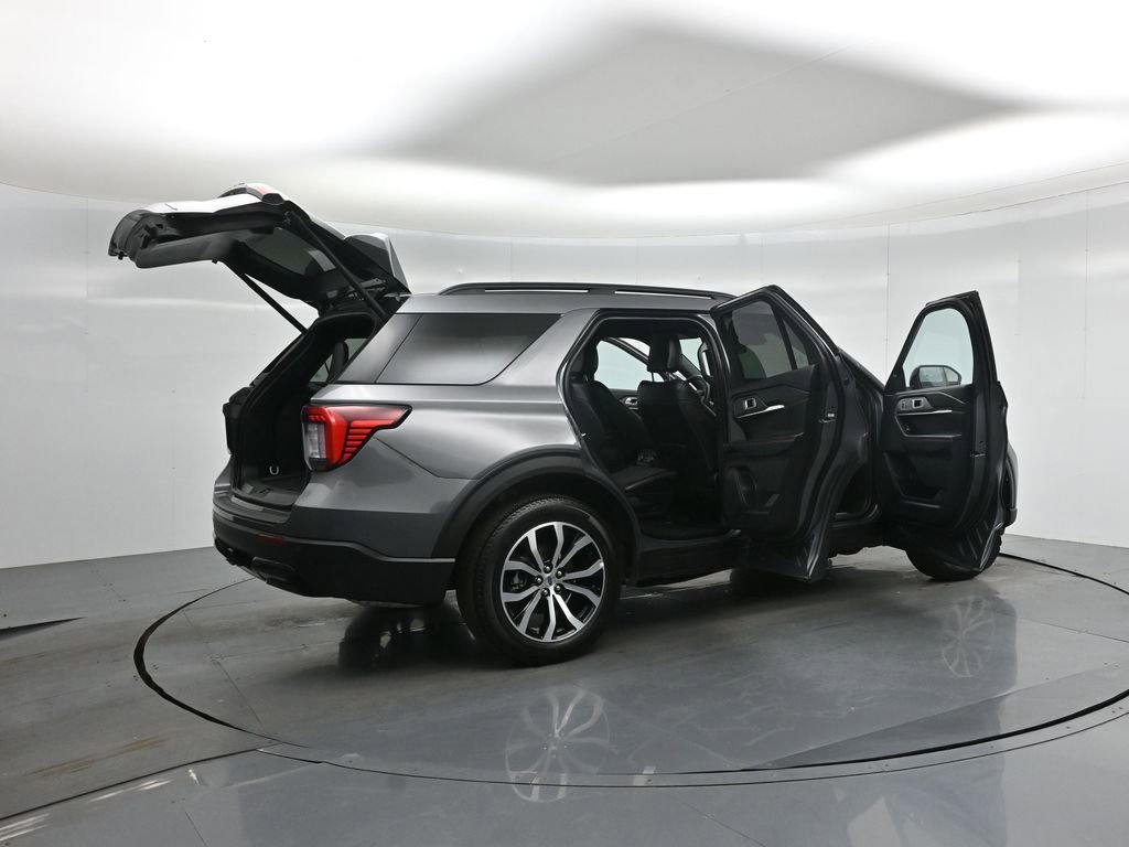 Used 2025 Ford Explorer ST-Line image 6