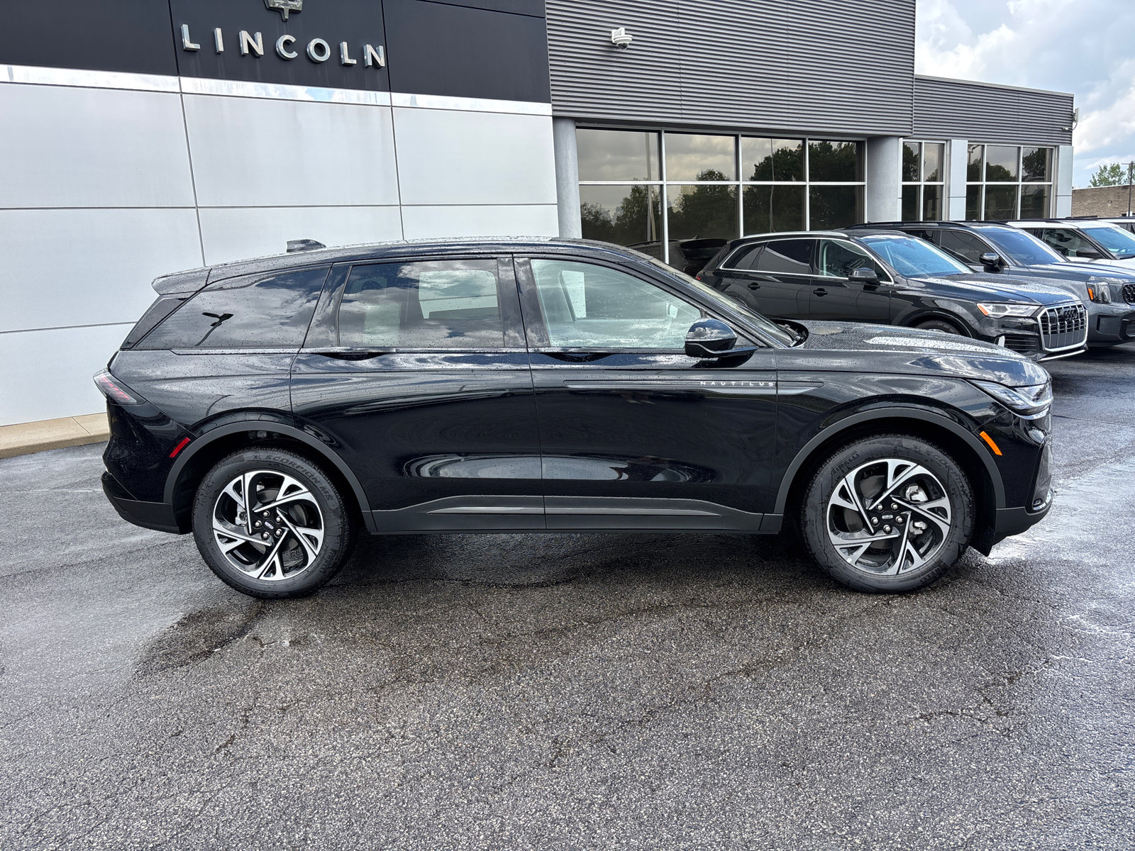 New 2026 Lincoln Nautilus Premier w/ Jet Appearance Package AWD/4WD image 8
