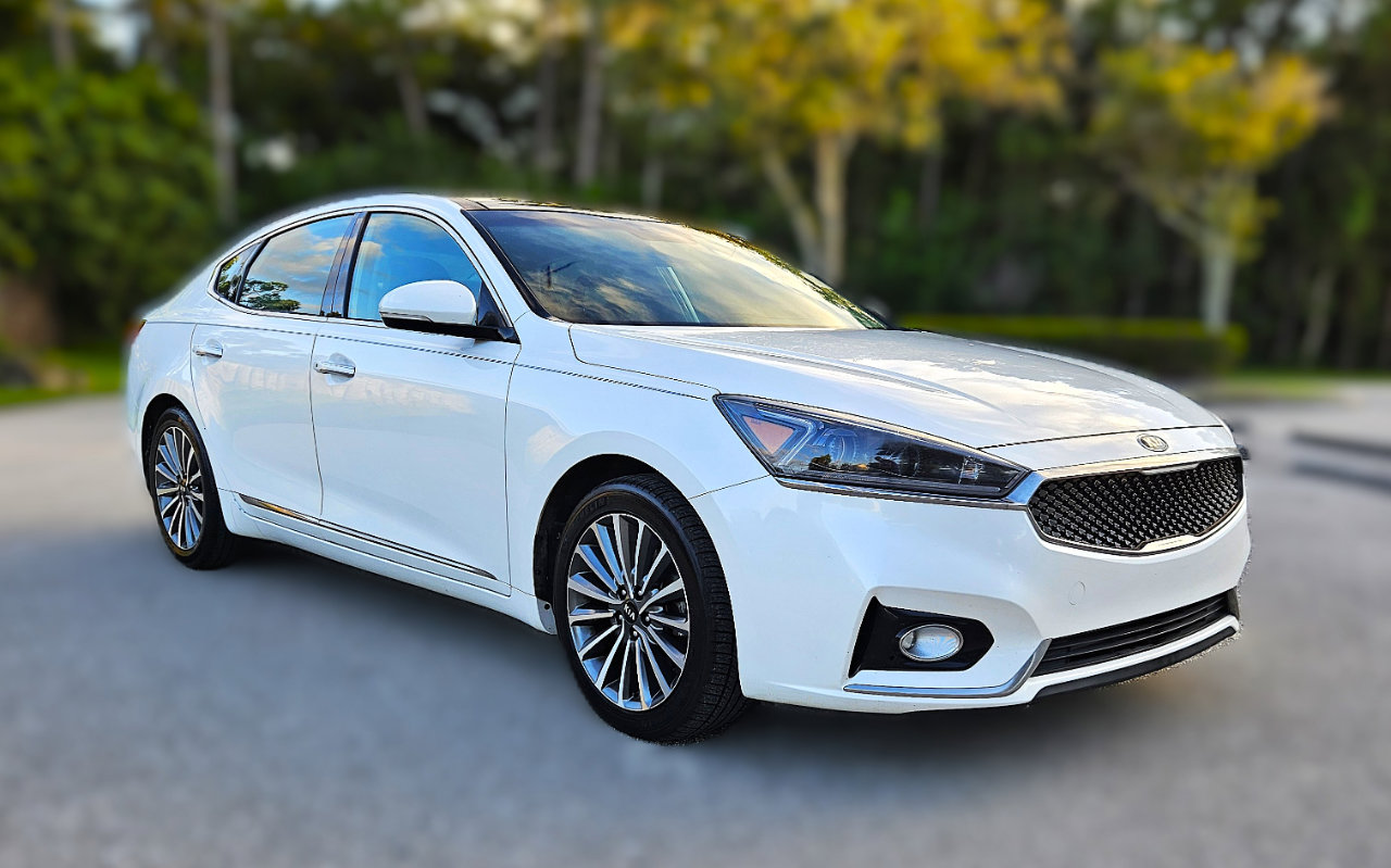 Used 2017 Kia Cadenza Premium w/ Luxury Package image 3
