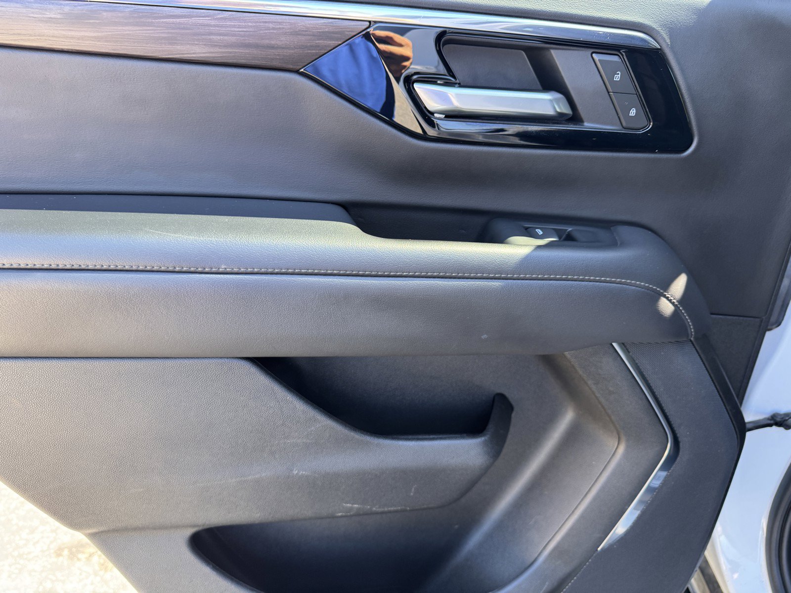 Used 2025 Chevrolet Tahoe LT RWD image 14