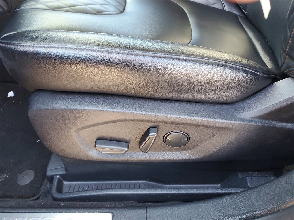 Used 2024 Ford Edge Titanium image 10