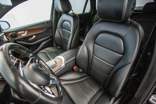 Used 2020 Mercedes-Benz GLC 300 4MATIC w/ Parking Assistance Package image 19