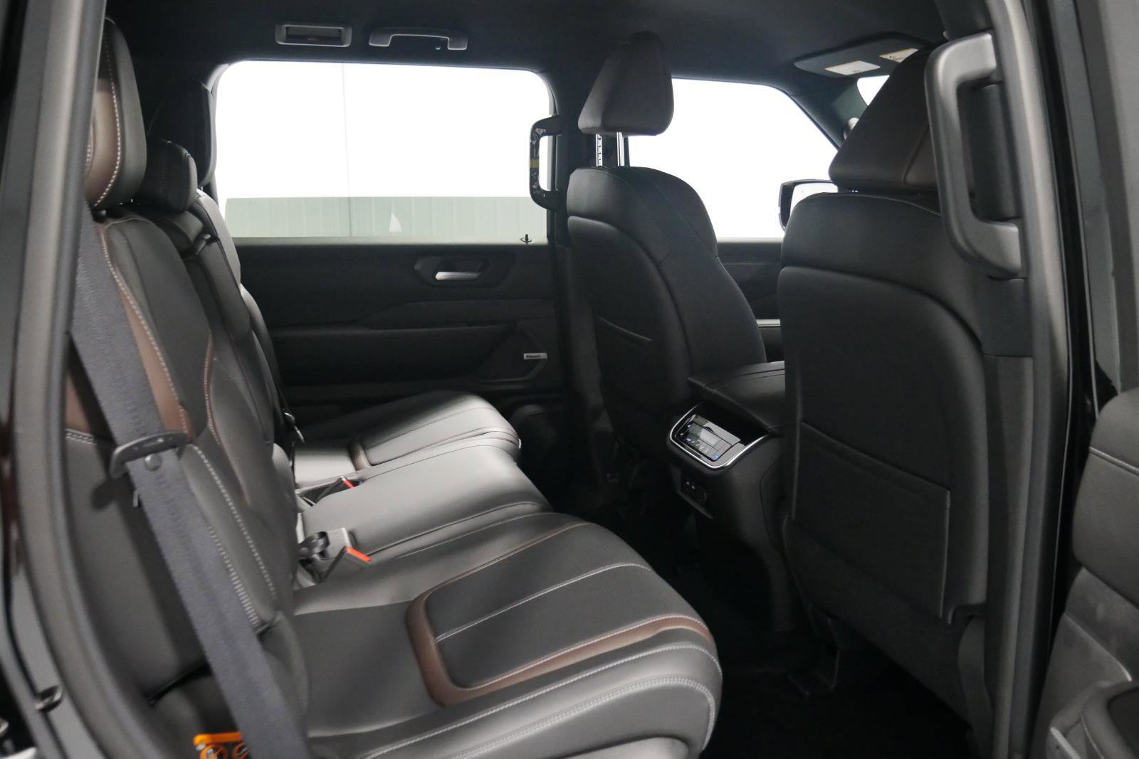 New 2026 Nissan Armada SL image 18