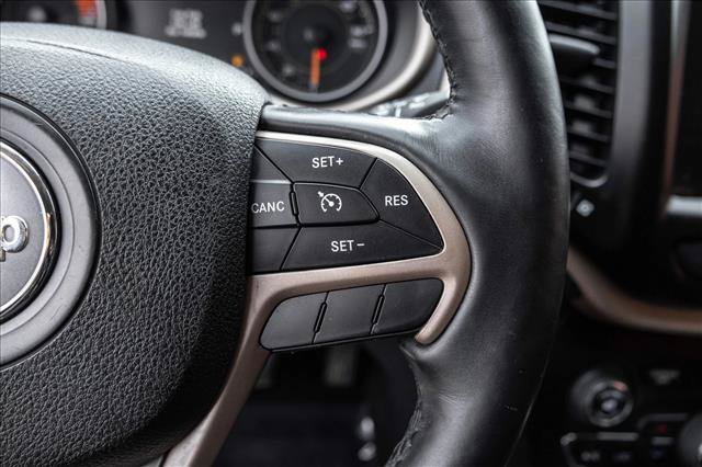 Used 2017 Jeep Cherokee Limited AWD/4WD image 14