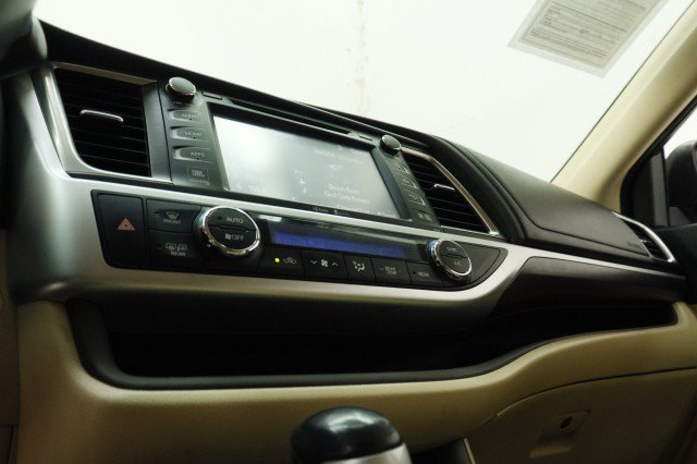 Used 2014 Toyota Highlander Limited FWD image 16