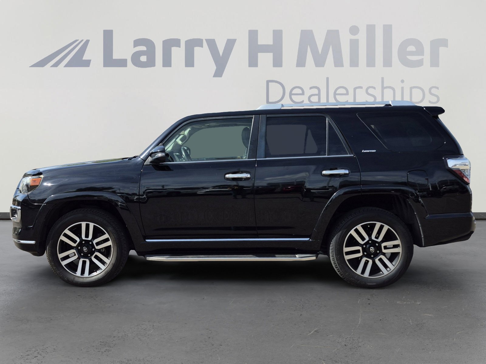 Used 2018 Toyota 4Runner Limited AWD/4WD image 2