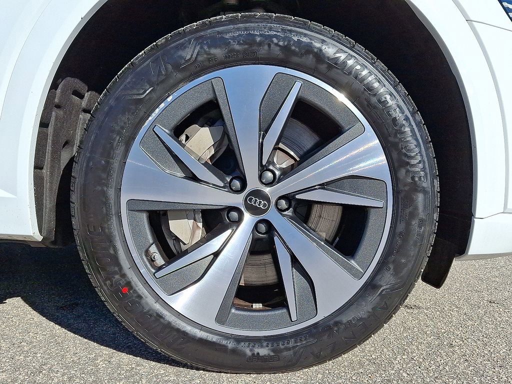 Used 2024 Audi Q8 e-tron Premium Plus image 8