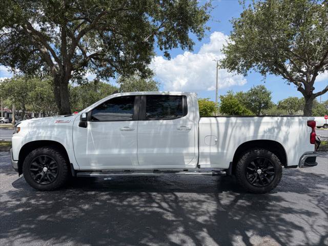 Used 2022 Chevrolet Silverado 1500 LT AWD/4WD image 3