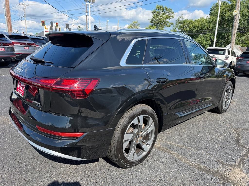 Used 2022 Audi e-tron Premium w/ Towing Package AWD/4WD image 6
