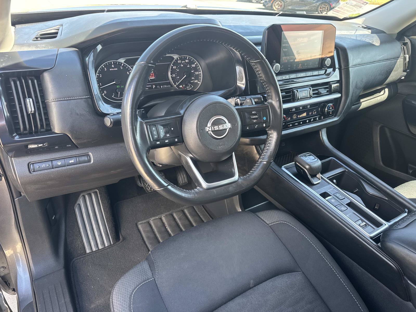 Used 2025 Nissan Pathfinder SV FWD image 17