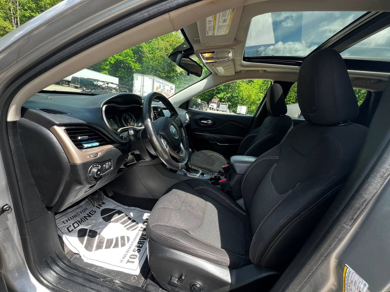 Used 2016 Jeep Cherokee 75th Anniversary AWD/4WD image 9